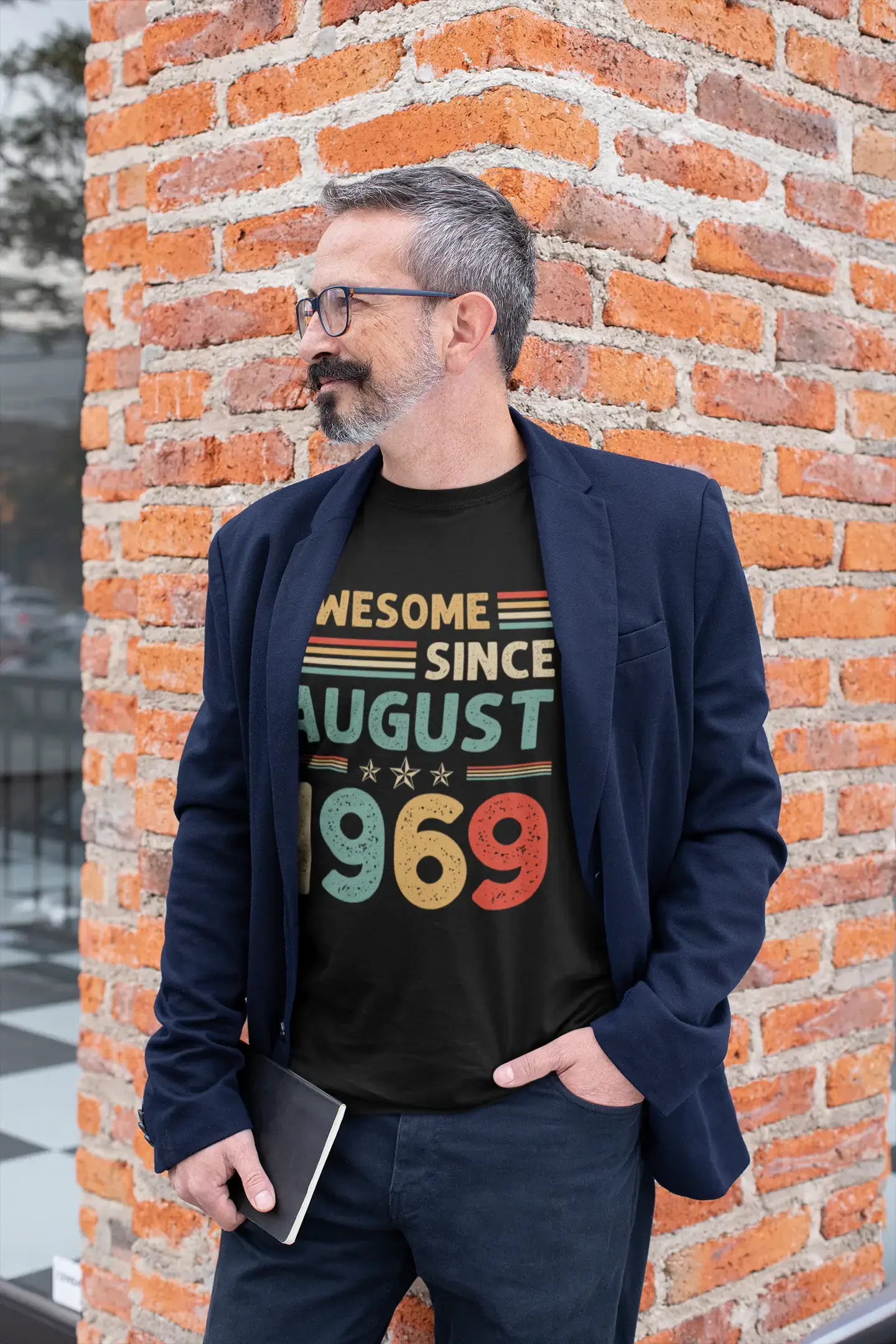 ULTRABASIC Men's T-Shirt Awesome Since August 1969 - Gift for 52nd Birthday Tee Shirt