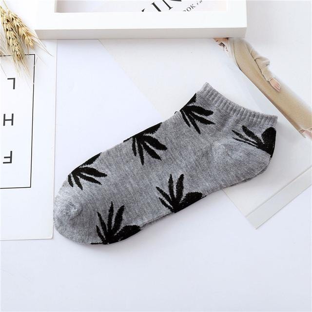 Fashion New Arrival Men Socks Colorful Breathable Socks Maple Leaf Comfortable Cotton Short Socks Harajuku Gifts for Men